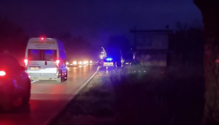 Кола се заби в стена на КПП край Добрич