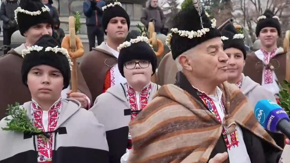 Коледари огласиха центъра на Русе с наричания за здраве и берекет