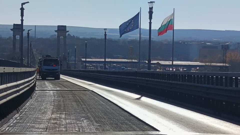 Подновяват ремонта на Дунав мост