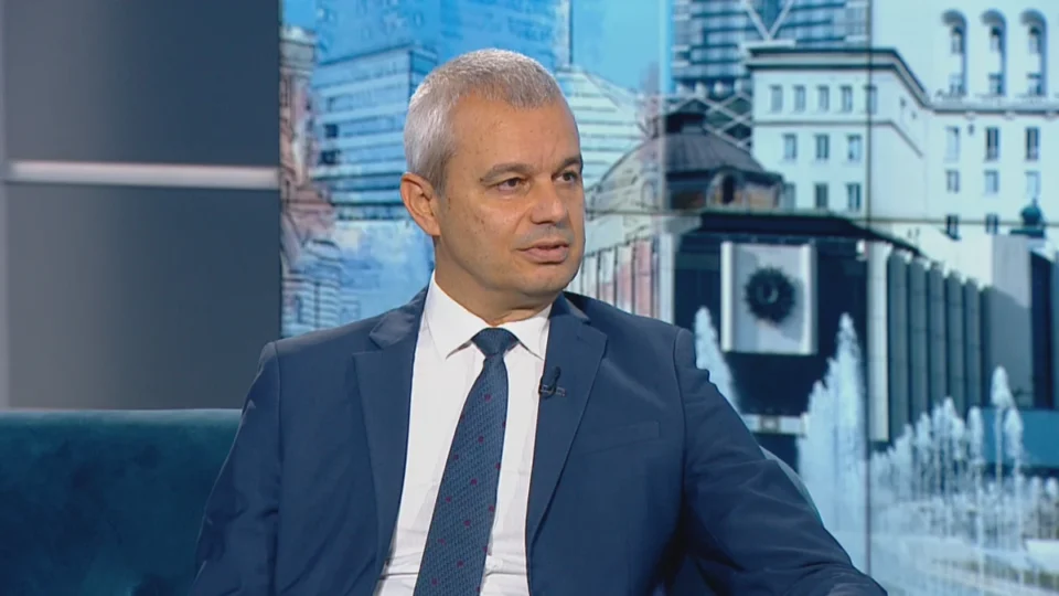 Костадин Костадинов: Президентът дава едновременно ляв и десен мигач – ще катастрофира