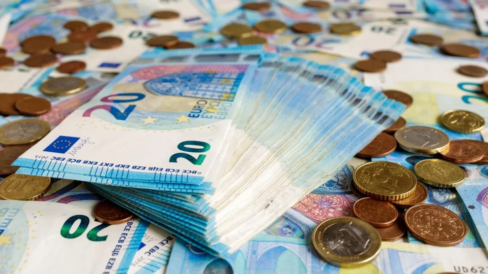 Инфлацията в Гърция "изяжда" заплатите