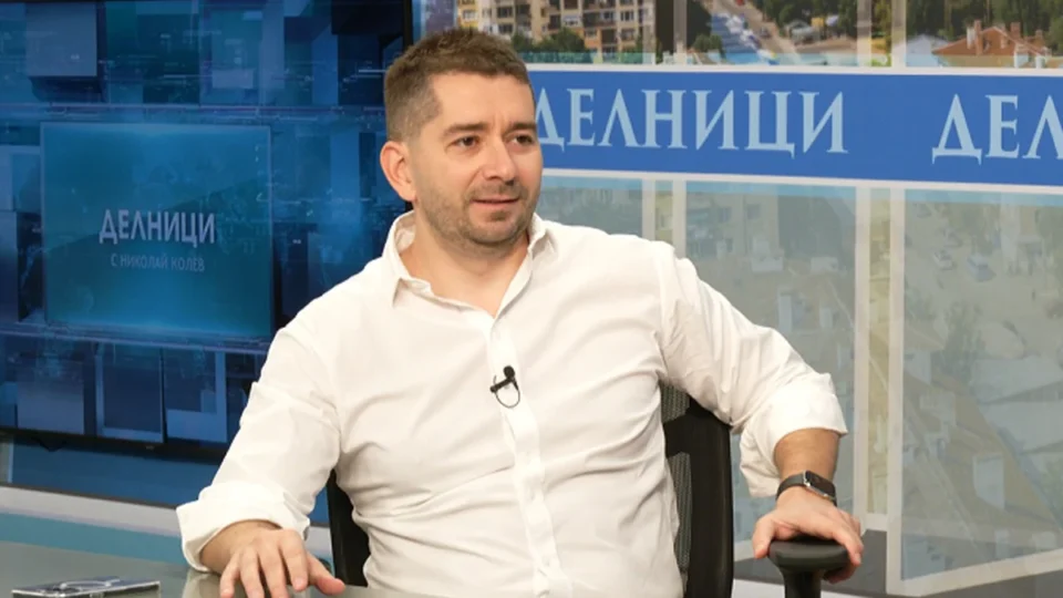 Слави Василев: Радев удари Пеевски с третия мандат и разчисти терена за свой проект