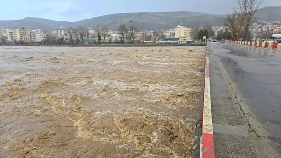 Обилни порои блокираха Крумовград
