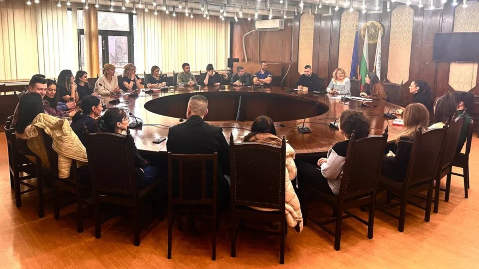 Община Русе монтира 14 фотоволтаични централи за улично осветление в селата