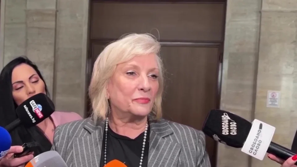 Искра Михайлова: Имаме служебен кабинет, който можем да наречем „Йотова - Сорос - Петрохан“